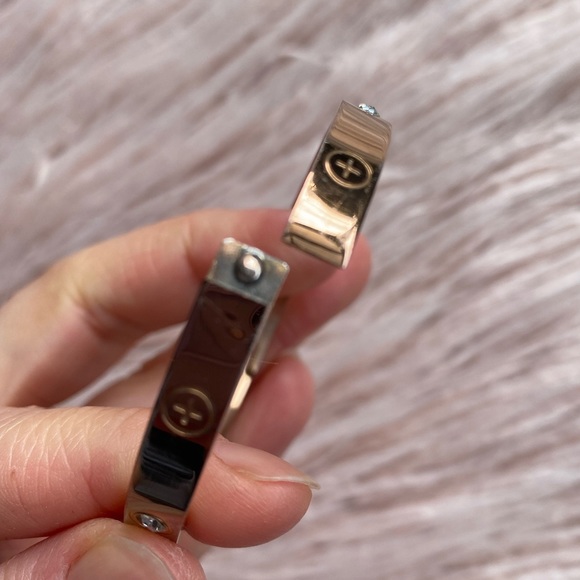 Rose Gold & Rhinestone Bangle Fashion Jewelry - Picture 4 of 7